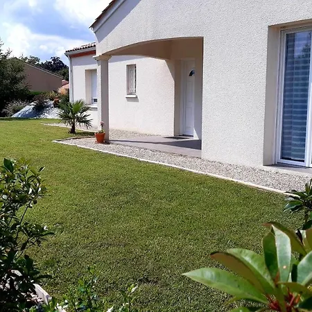D'hotes Les Joncs Homestay